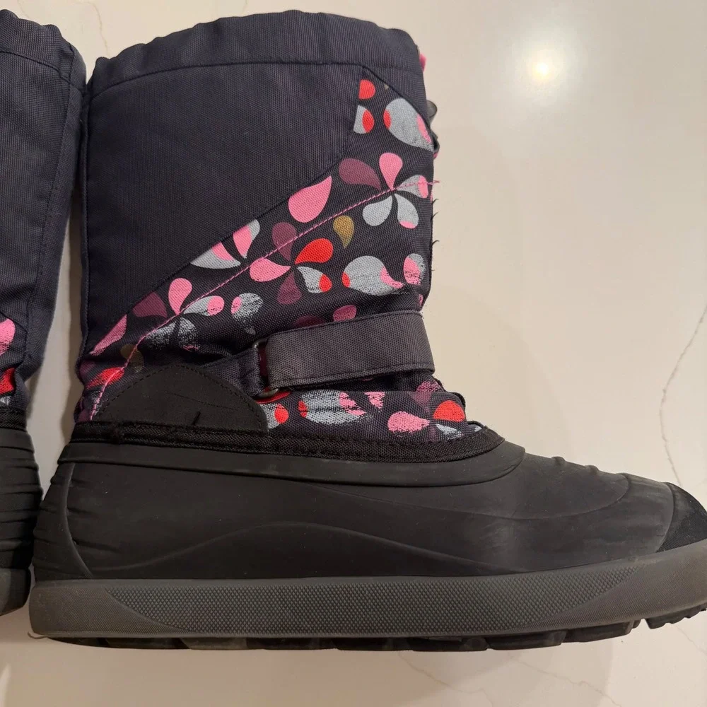 Kamik Girls Black Pink Floral Waterproof Insulated Winter Snow Boots‎ Size 7
